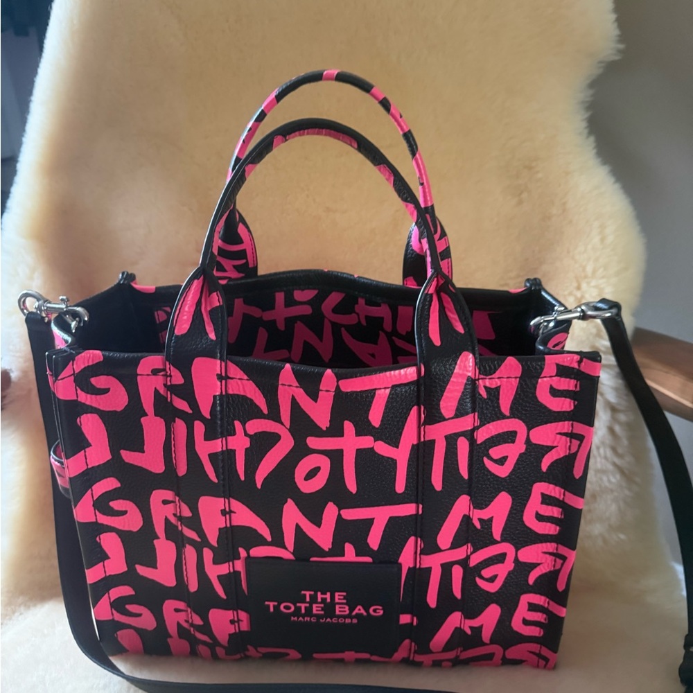 Marc Jacobs Bold Pink Graffiti Canvas Tote with Black Accents - Picture 2 of 6